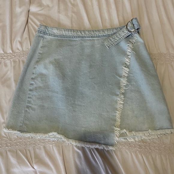 Wrap around denim mini skirt from Tobi. Size 28 (M) - Picture 2 of 4
